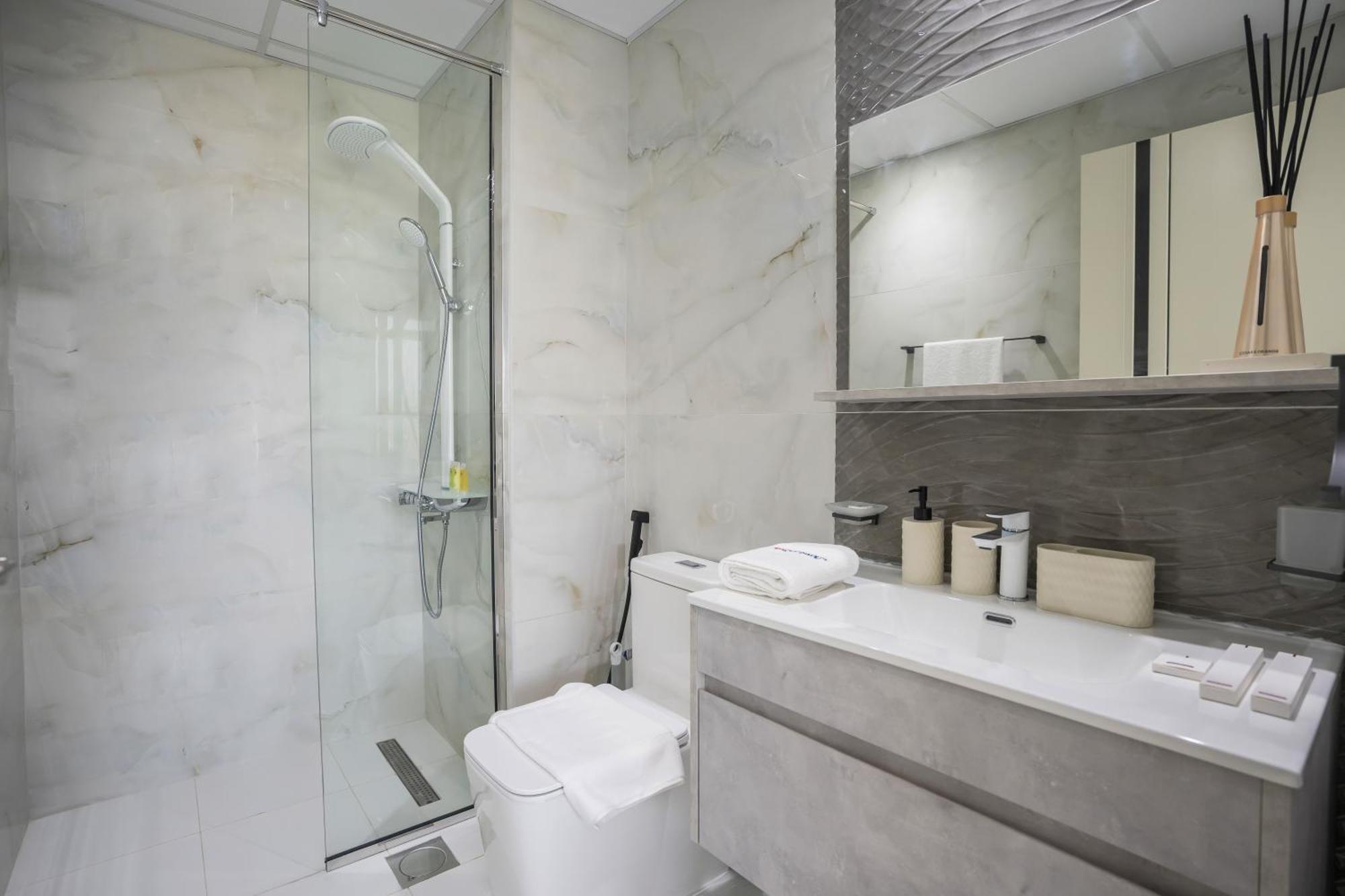 Homesgetaway -spacious 1br In Pearlz By Danube * Dubai