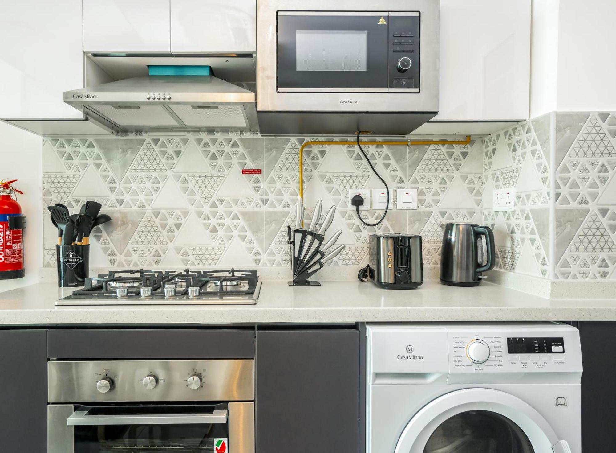 Apartment Homesgetaway -spacious 1br In Pearlz By Danube