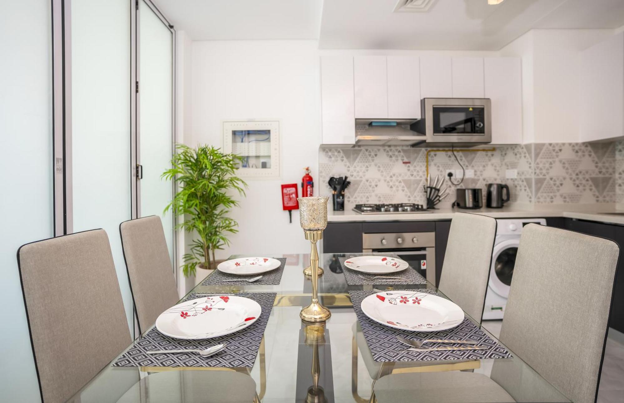 Homesgetaway -spacious 1br In Pearlz By Danube Apartment *