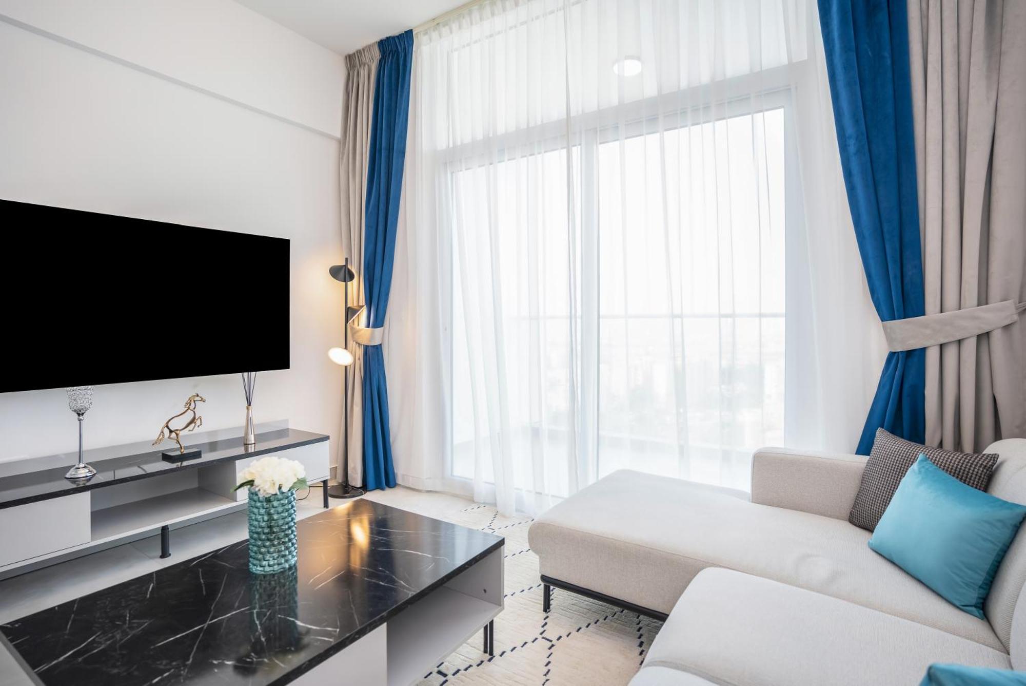 Homesgetaway -spacious 1br In Pearlz By Danube Apartment