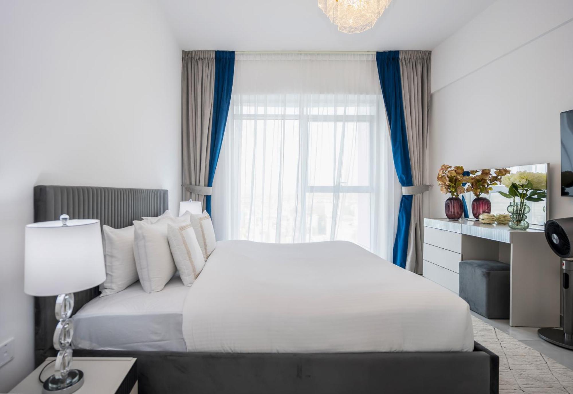 Homesgetaway -spacious 1br In Pearlz By Danube Dubai